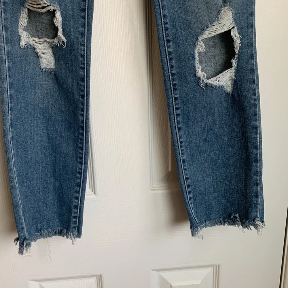 Levi’s 724 High Rise Straight Distressed - Picture 5 of 9